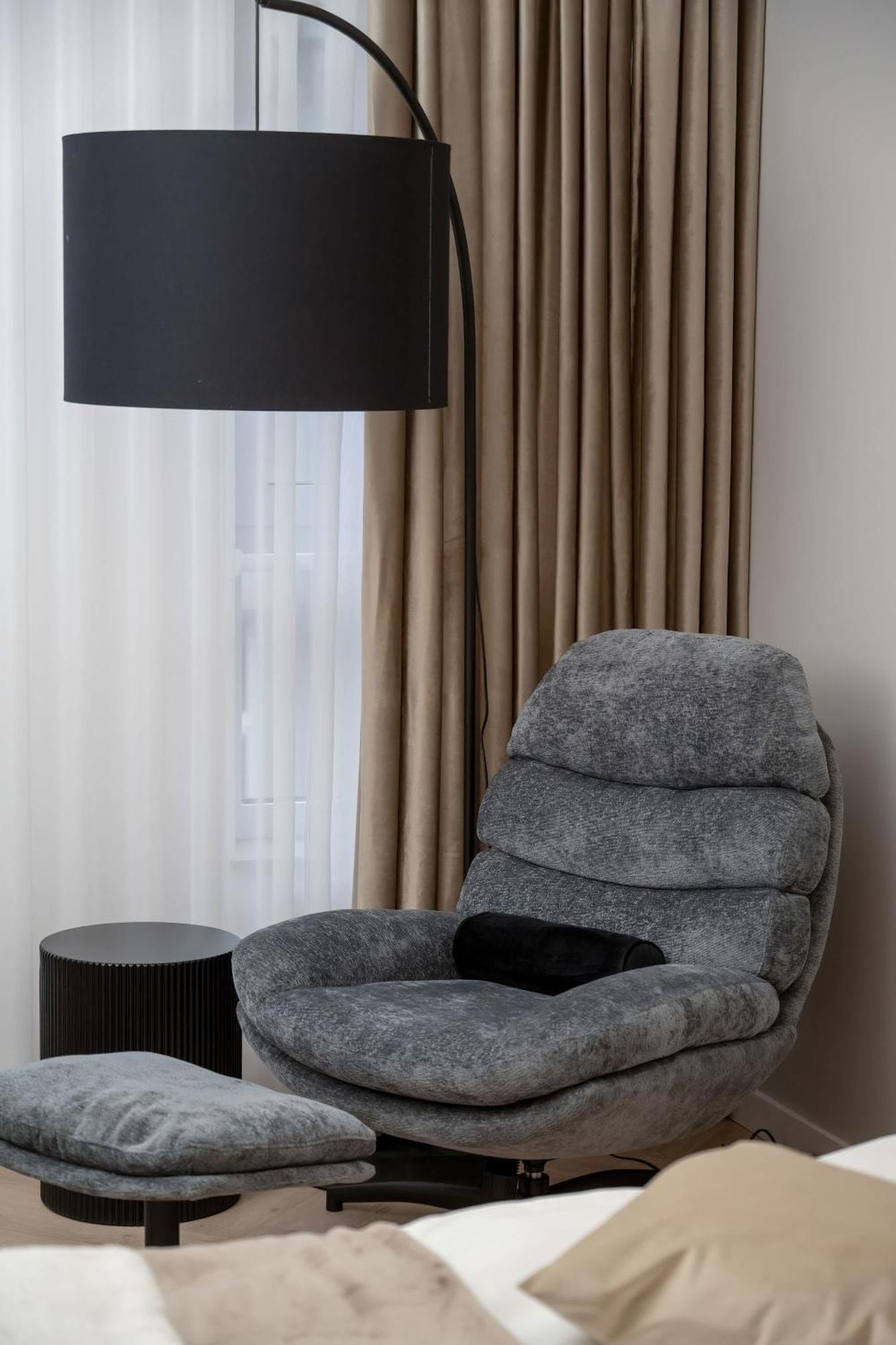 Near Centre Of With Ac And Parking By Renters Prestige Apartament