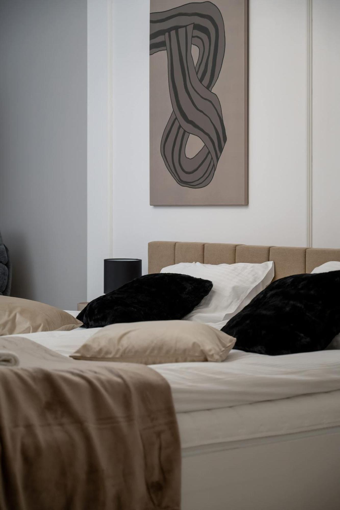 Near Centre Of With Ac And Parking By Renters Prestige Apartament