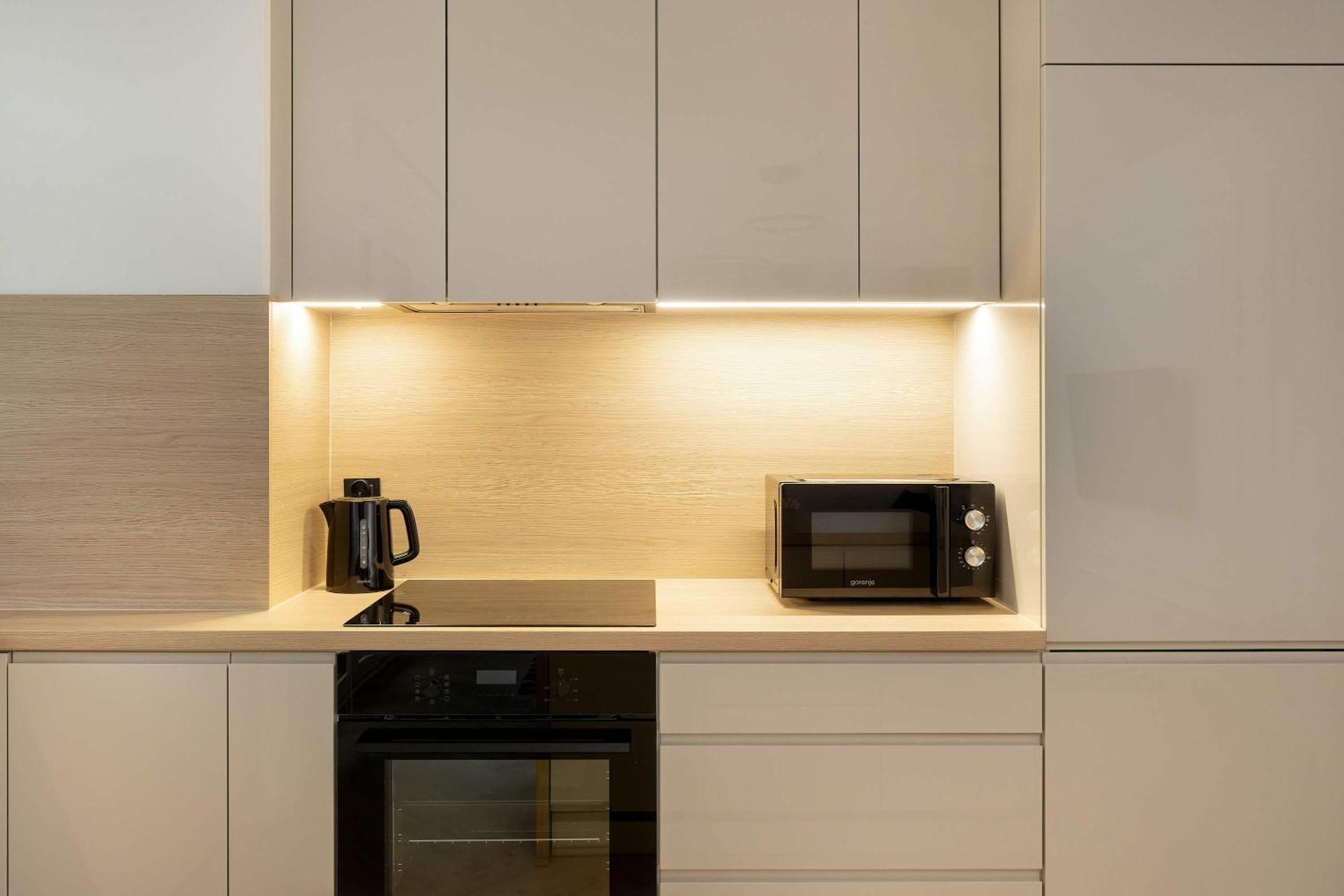 Near Centre Of With Ac And Parking By Renters Prestige *