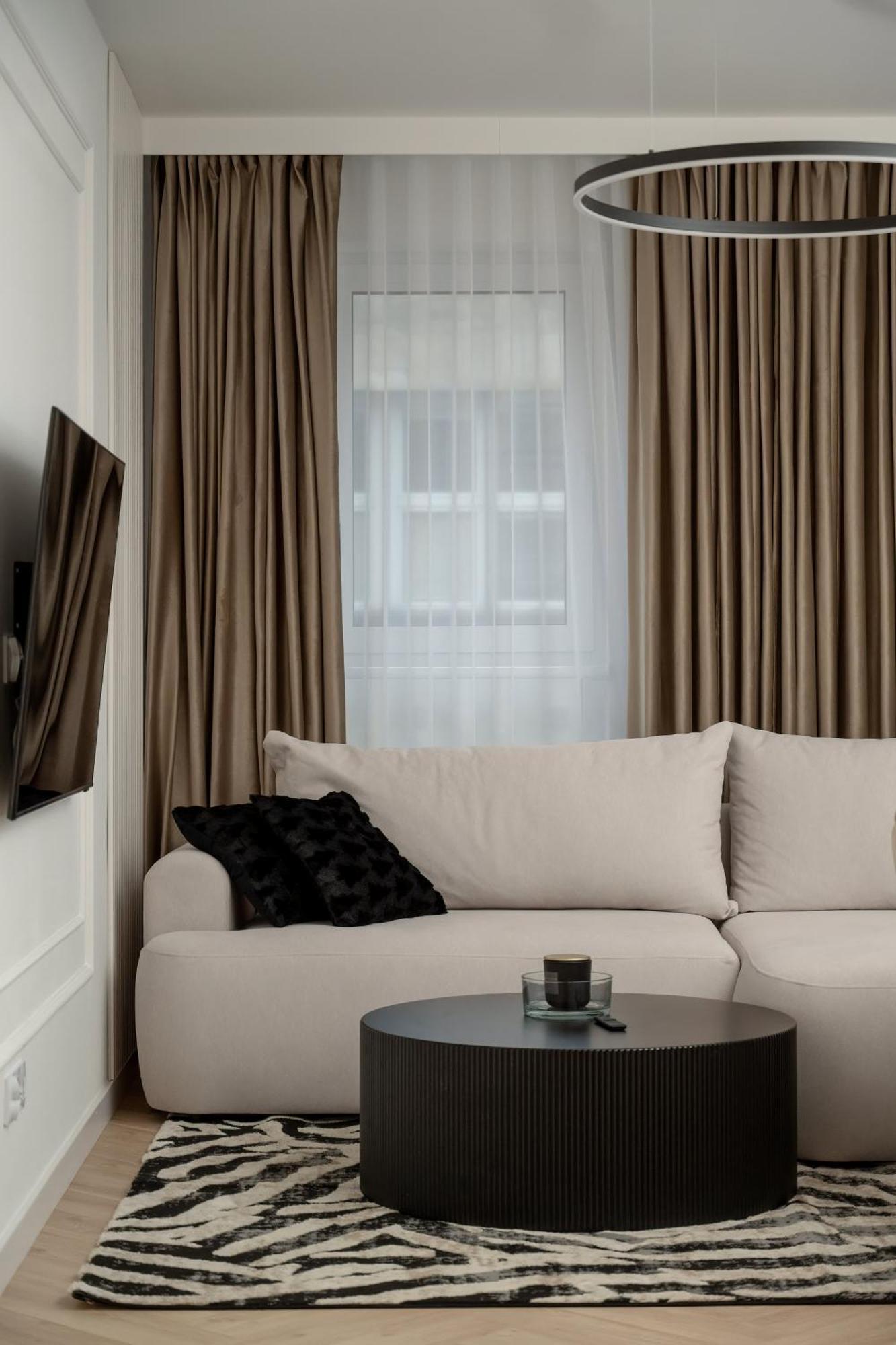 Near Centre Of With Ac And Parking By Renters Prestige Apartament