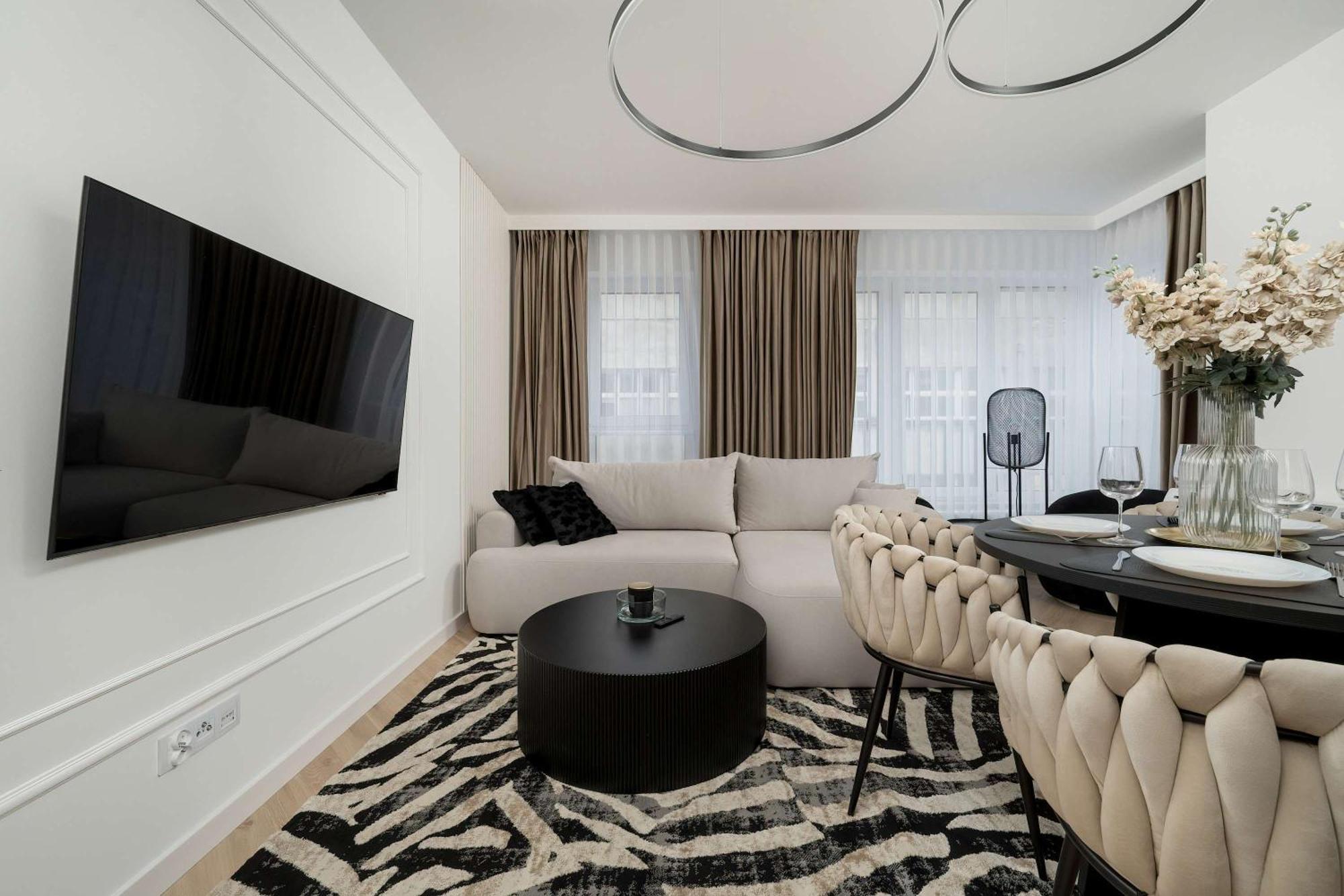 Near Centre Of With Ac And Parking By Renters Prestige Apartament *