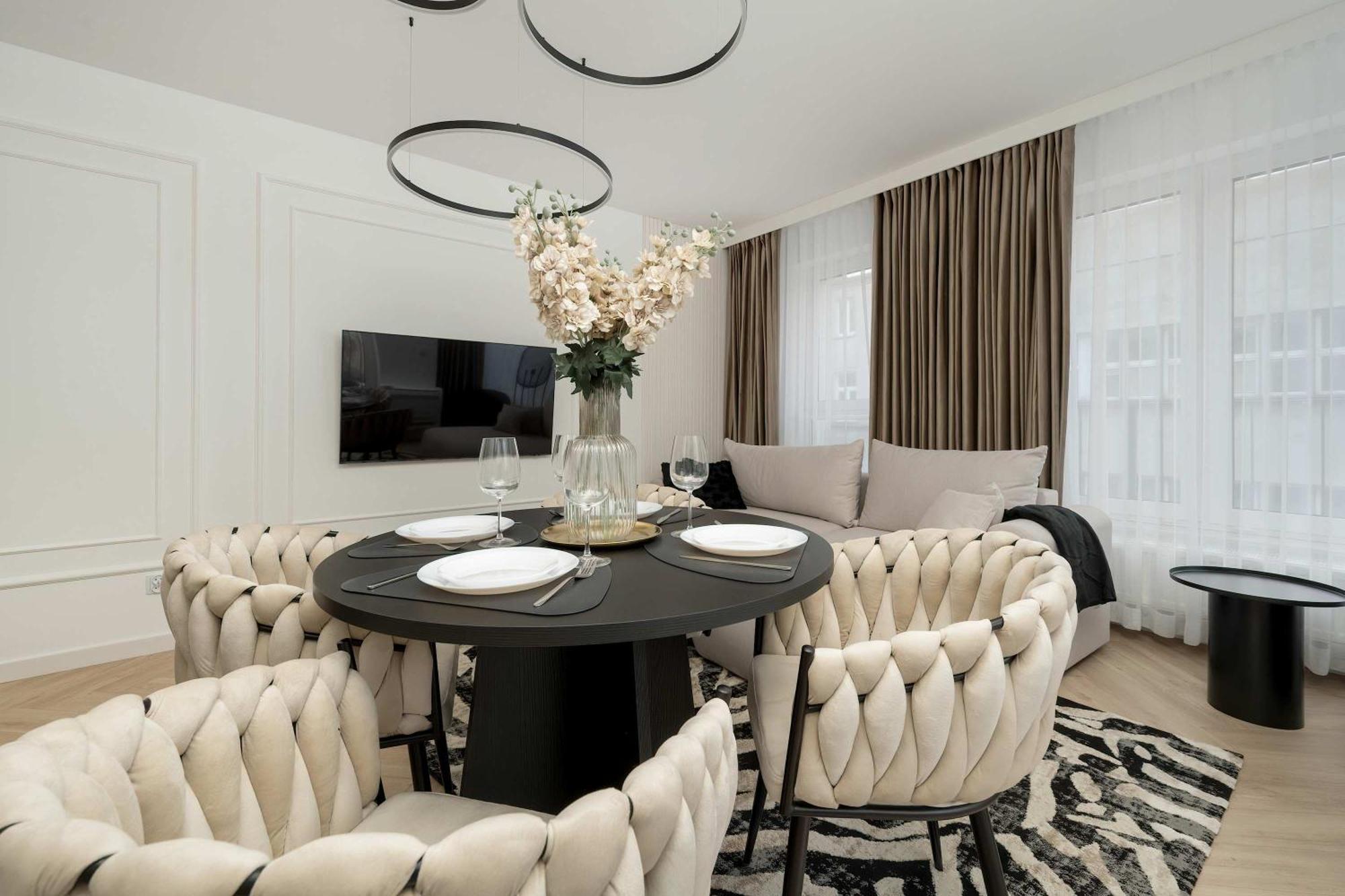 Near Centre Of With Ac And Parking By Renters Prestige Apartament